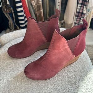 TOMS 9.5 Women's Burgundy Ankle Boots